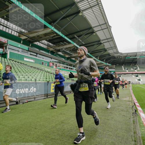 05.10.2025 - 20. swb-Marathon Bremen Michael Burmester http://msf.ph/oto/9278554 05.10.2025 10:31:16 Laufen im Stadion 7251, 9004, 9172, 9196, 9214, 9230, 9252, 9263, 9267, 9277, 9287, 9333, 9337, 9399, 9416, 9425, 9431, 9449, 9457, 9501, 9506, 9584, 9645, 9676, 9683, 9708, 9715, 9742, 9787, 9791, 9852, 9894, 9903, 9934, 9987, 10014, 10016, 10066, 10163, 10199, 10222, 10240, 10251, 10279, 10317, 10321, 10356, 10378, 10380, 10438, 10449, 10479, 10514, 10537, 10543, 10556, 10609, 10625, 10636, 10638, 10655, 10668, 10669, 10698, 10743, 7733, 9209, 9251, 9906 meine-sportfotos.de