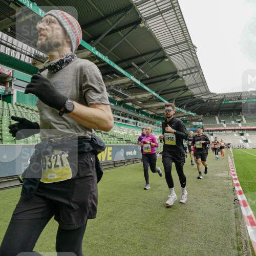 05.10.2025 - 20. swb-Marathon Bremen Michael Burmester http://msf.ph/oto/9278562 05.10.2025 10:31:16 Laufen im Stadion 7251, 9004, 9172, 9196, 9214, 9230, 9252, 9263, 9267, 9277, 9287, 9333, 9337, 9399, 9416, 9425, 9431, 9449, 9457, 9501, 9506, 9584, 9645, 9676, 9683, 9708, 9715, 9742, 9787, 9791, 9852, 9894, 9903, 9934, 9987, 10014, 10016, 10066, 10163, 10199, 10222, 10240, 10251, 10279, 10317, 10321, 10356, 10378, 10380, 10438, 10449, 10479, 10514, 10537, 10543, 10556, 10609, 10625, 10636, 10638, 10655, 10668, 10669, 10698, 10743, 7733, 9209, 9251, 9906 meine-sportfotos.de