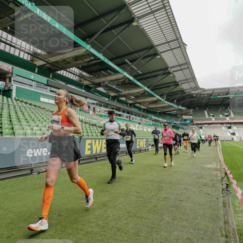 05.10.2025 - 20. swb-Marathon Bremen Michael Burmester http://msf.ph/oto/9278657 05.10.2025 10:31:23 Laufen im Stadion 7251, 9004, 9172, 9196, 9214, 9252, 9256, 9263, 9267, 9277, 9287, 9333, 9337, 9399, 9416, 9425, 9431, 9449, 9457, 9506, 9581, 9584, 9645, 9676, 9683, 9708, 9715, 9742, 9787, 9791, 9852, 9894, 9903, 9934, 10014, 10016, 10020, 10029, 10066, 10163, 10199, 10222, 10226, 10240, 10251, 10279, 10310, 10317, 10321, 10335, 10356, 10380, 10438, 10449, 10479, 10514, 10537, 10543, 10556, 10609, 10636, 10638, 10655, 10668, 10669, 10698, 10719, 10743, 7733, 9209, 9230, 9251, 9906 meine-sportfotos.de