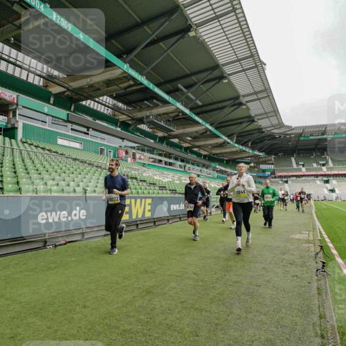 05.10.2025 - 20. swb-Marathon Bremen Michael Burmester http://msf.ph/oto/9278679 05.10.2025 10:31:25 Laufen im Stadion 7251, 9004, 9172, 9196, 9214, 9252, 9256, 9263, 9267, 9277, 9287, 9333, 9337, 9399, 9416, 9425, 9431, 9449, 9457, 9506, 9581, 9584, 9645, 9676, 9683, 9708, 9715, 9742, 9787, 9791, 9852, 9894, 9903, 9934, 10014, 10016, 10020, 10029, 10066, 10163, 10199, 10206, 10222, 10226, 10240, 10251, 10279, 10310, 10317, 10321, 10335, 10356, 10438, 10449, 10479, 10514, 10537, 10543, 10556, 10609, 10636, 10638, 10655, 10668, 10669, 10698, 10719, 10743, 7733, 9209, 9214, 9230, 9251 meine-sportfotos.de