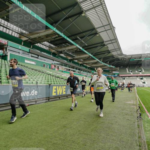 05.10.2025 - 20. swb-Marathon Bremen Michael Burmester http://msf.ph/oto/9278695 05.10.2025 10:31:26 Laufen im Stadion 7251, 9004, 9172, 9196, 9252, 9256, 9263, 9267, 9277, 9287, 9337, 9399, 9416, 9425, 9431, 9449, 9457, 9506, 9581, 9584, 9645, 9676, 9683, 9708, 9715, 9742, 9791, 9852, 9903, 9934, 10014, 10016, 10020, 10029, 10163, 10199, 10206, 10222, 10226, 10240, 10251, 10279, 10296, 10310, 10317, 10321, 10335, 10356, 10438, 10449, 10479, 10514, 10537, 10543, 10609, 10636, 10638, 10655, 10668, 10669, 10698, 10719, 10743, 7733, 9214, 9230, 9251 meine-sportfotos.de