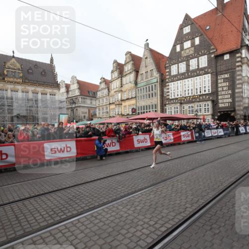 05.10.2025 - 20. swb-Marathon Bremen Yannick Fuchs http://msf.ph/oto/9288613 05.10.2025 10:30:18 Ziel 11 meine-sportfotos.de