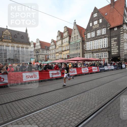 05.10.2025 - 20. swb-Marathon Bremen Yannick Fuchs http://msf.ph/oto/9288797 05.10.2025 10:36:31 Ziel 11185, 11687 meine-sportfotos.de