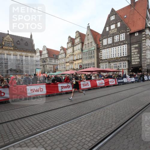 05.10.2025 - 20. swb-Marathon Bremen Yannick Fuchs http://msf.ph/oto/9288811 05.10.2025 10:36:44 Ziel 9829 meine-sportfotos.de