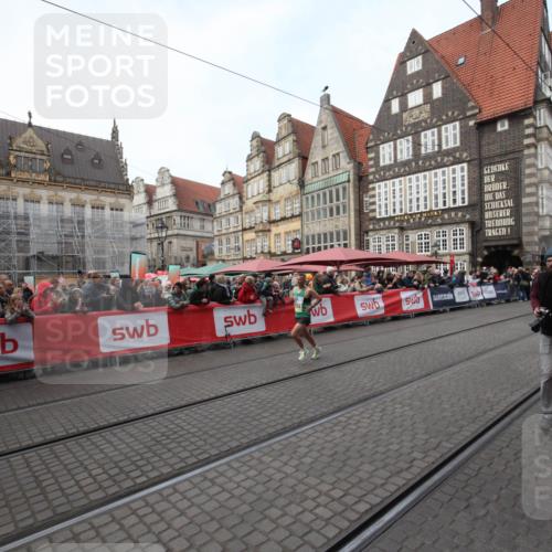 05.10.2025 - 20. swb-Marathon Bremen Yannick Fuchs http://msf.ph/oto/9288831 05.10.2025 10:37:24 Ziel 9565, 10704 meine-sportfotos.de