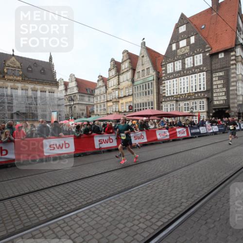 05.10.2025 - 20. swb-Marathon Bremen Yannick Fuchs http://msf.ph/oto/9288879 05.10.2025 10:38:06 Ziel 9755, 11328 meine-sportfotos.de