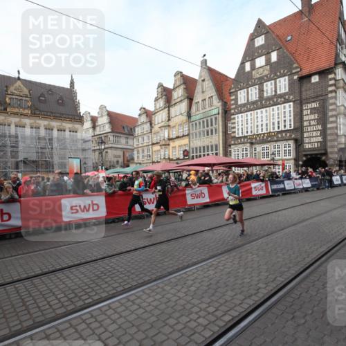 05.10.2025 - 20. swb-Marathon Bremen Yannick Fuchs http://msf.ph/oto/9288931 05.10.2025 10:39:10 Ziel 9403, 10847, 11594 meine-sportfotos.de