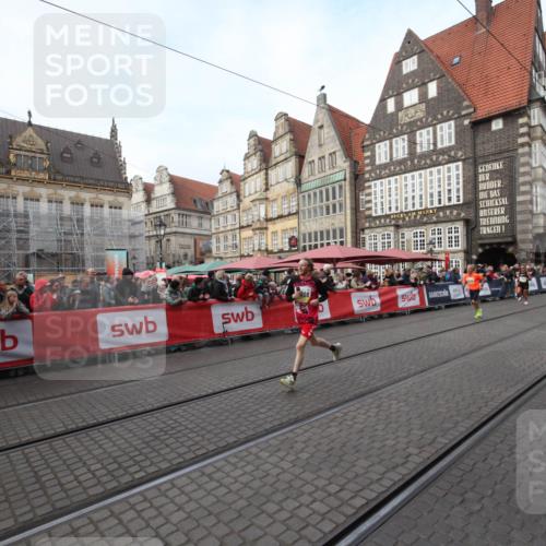05.10.2025 - 20. swb-Marathon Bremen Yannick Fuchs http://msf.ph/oto/9288938 05.10.2025 10:39:24 Ziel 7111, 9239, 9863, 10908, 11067, 11343 meine-sportfotos.de