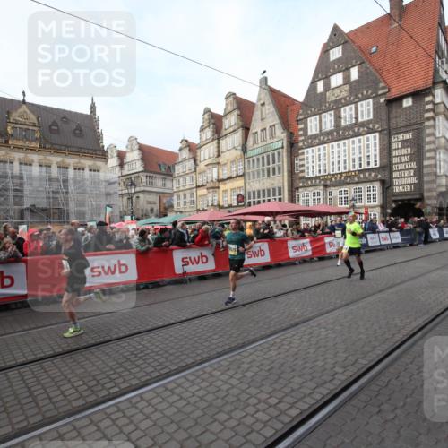 05.10.2025 - 20. swb-Marathon Bremen Yannick Fuchs http://msf.ph/oto/9288968 05.10.2025 10:39:41 Ziel 9289, 9671, 10525, 11418, 11474 meine-sportfotos.de