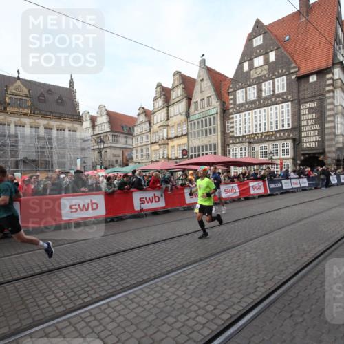 05.10.2025 - 20. swb-Marathon Bremen Yannick Fuchs http://msf.ph/oto/9288975 05.10.2025 10:39:42 Ziel 9289, 10525, 11418 meine-sportfotos.de