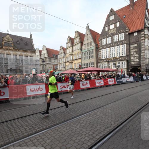 05.10.2025 - 20. swb-Marathon Bremen Yannick Fuchs http://msf.ph/oto/9288978 05.10.2025 10:39:43 Ziel 9289, 11418 meine-sportfotos.de
