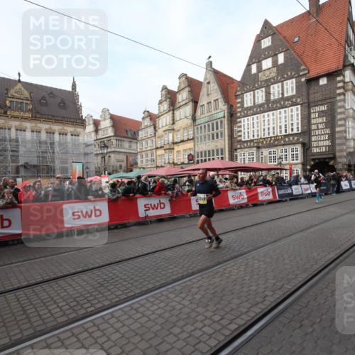 05.10.2025 - 20. swb-Marathon Bremen Yannick Fuchs http://msf.ph/oto/9288983 05.10.2025 10:39:49 Ziel 10753, 11349 meine-sportfotos.de