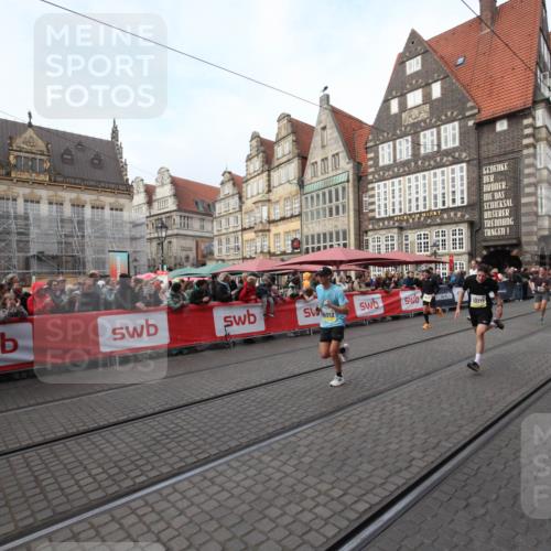 05.10.2025 - 20. swb-Marathon Bremen Yannick Fuchs http://msf.ph/oto/9288991 05.10.2025 10:39:55 Ziel 9213, 9922, 10052, 10171, 10175, 10176, 11335 meine-sportfotos.de