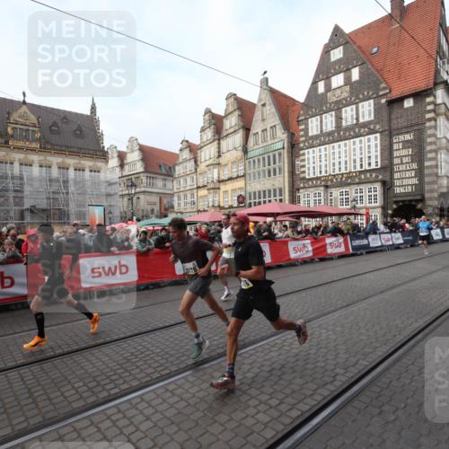 05.10.2025 - 20. swb-Marathon Bremen Yannick Fuchs http://msf.ph/oto/9289005 05.10.2025 10:39:57 Ziel 9213, 9922, 10175, 10176, 11335 meine-sportfotos.de