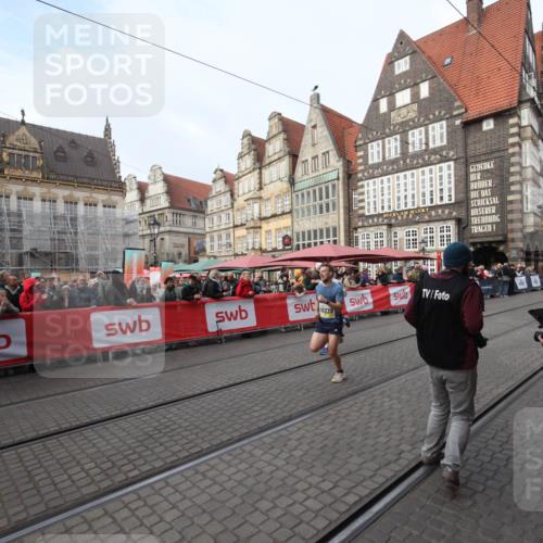 05.10.2025 - 20. swb-Marathon Bremen Yannick Fuchs http://msf.ph/oto/9289053 05.10.2025 10:40:50 Ziel 10161, 10229 meine-sportfotos.de