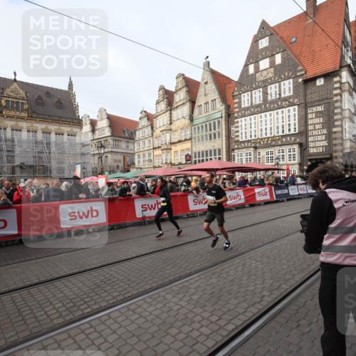 05.10.2025 - 20. swb-Marathon Bremen Yannick Fuchs http://msf.ph/oto/9289066 05.10.2025 10:41:13 Ziel 10606, 10952 meine-sportfotos.de