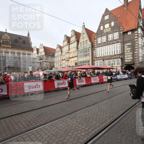 05.10.2025 - 20. swb-Marathon Bremen Yannick Fuchs http://msf.ph/oto/9289080 05.10.2025 10:41:32 Ziel 10744, 10910 meine-sportfotos.de