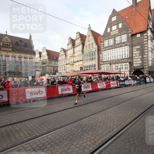 05.10.2025 - 20. swb-Marathon Bremen Yannick Fuchs http://msf.ph/oto/9289166 05.10.2025 10:42:21 Ziel 9700, 11217, 11422 meine-sportfotos.de