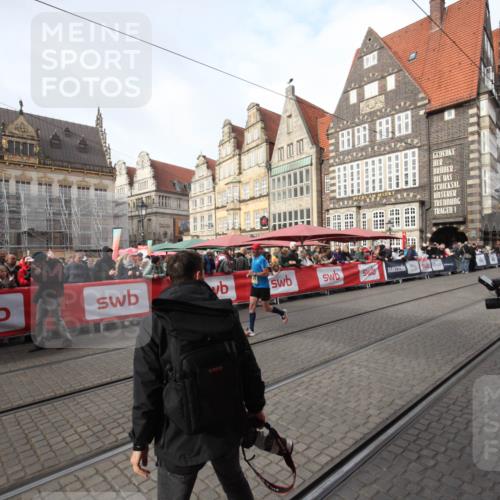05.10.2025 - 20. swb-Marathon Bremen Yannick Fuchs http://msf.ph/oto/9289211 05.10.2025 10:42:37 Ziel 11725 meine-sportfotos.de