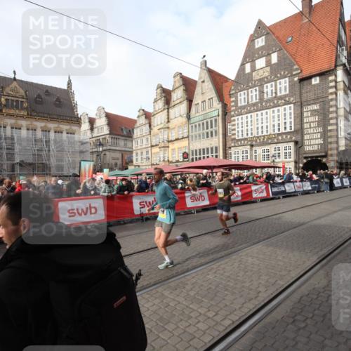 05.10.2025 - 20. swb-Marathon Bremen Yannick Fuchs http://msf.ph/oto/9289229 05.10.2025 10:42:45 Ziel 10592, 11178 meine-sportfotos.de