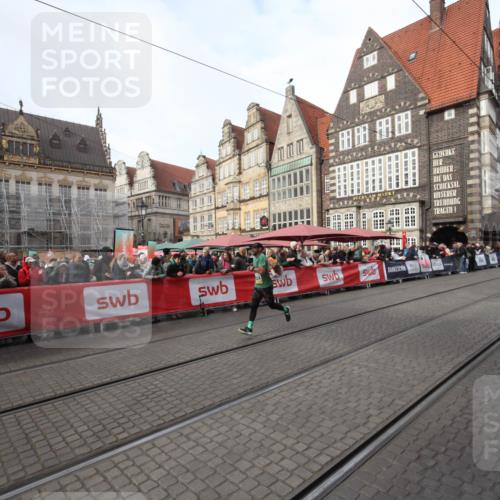 05.10.2025 - 20. swb-Marathon Bremen Yannick Fuchs http://msf.ph/oto/9289265 05.10.2025 10:43:00 Ziel 10045, 10624 meine-sportfotos.de