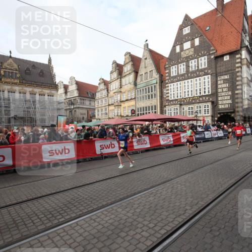05.10.2025 - 20. swb-Marathon Bremen Yannick Fuchs http://msf.ph/oto/9289287 05.10.2025 10:43:11 Ziel 9006, 10553, 10961, 11476 meine-sportfotos.de