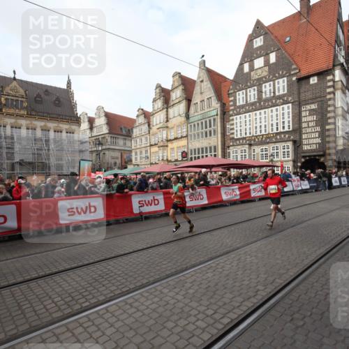 05.10.2025 - 20. swb-Marathon Bremen Yannick Fuchs http://msf.ph/oto/9289290 05.10.2025 10:43:12 Ziel 9006, 10474, 10553, 10961, 11476 meine-sportfotos.de