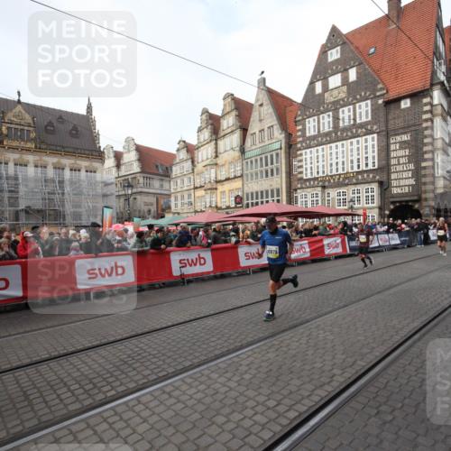 05.10.2025 - 20. swb-Marathon Bremen Yannick Fuchs http://msf.ph/oto/9289322 05.10.2025 10:43:18 Ziel 10474, 10541, 10979, 11304 meine-sportfotos.de