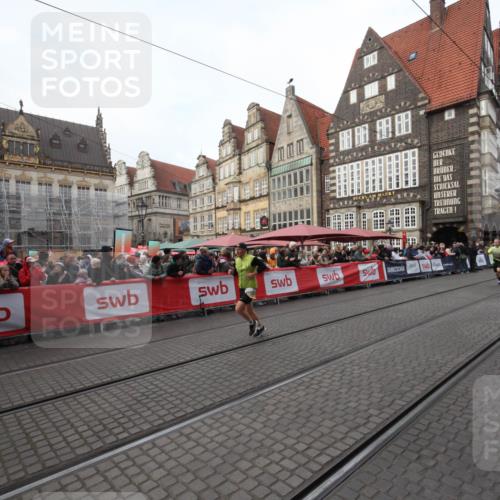 05.10.2025 - 20. swb-Marathon Bremen Yannick Fuchs http://msf.ph/oto/9289363 05.10.2025 10:43:50 Ziel 9270, 10559 meine-sportfotos.de