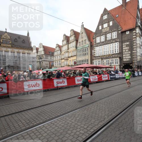05.10.2025 - 20. swb-Marathon Bremen Yannick Fuchs http://msf.ph/oto/9289500 05.10.2025 10:44:43 Ziel 10092, 10554, 11666, 11714 meine-sportfotos.de
