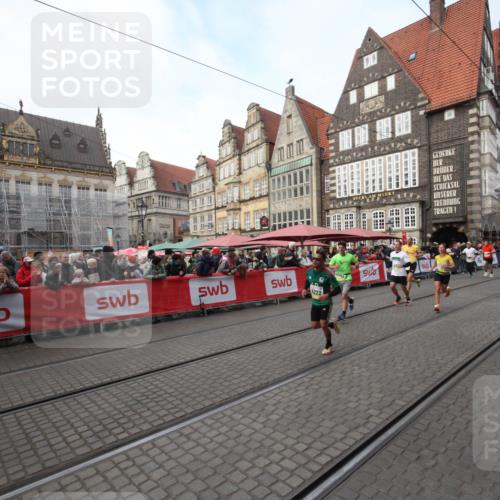 05.10.2025 - 20. swb-Marathon Bremen Yannick Fuchs http://msf.ph/oto/9289631 05.10.2025 10:45:44 Ziel 8000, 9200, 9222, 9709, 10639, 10792, 11678, 11745 meine-sportfotos.de