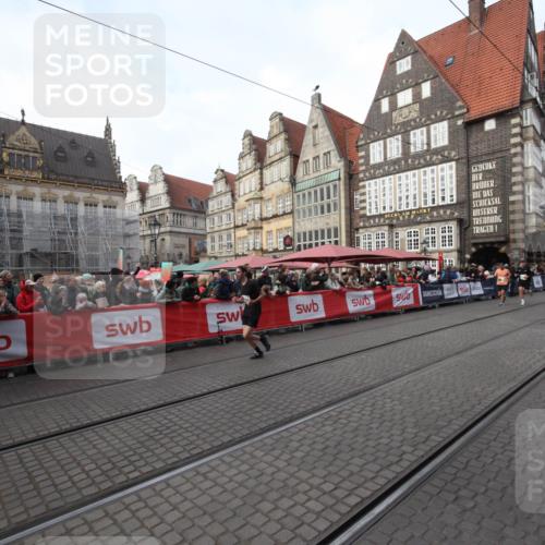 05.10.2025 - 20. swb-Marathon Bremen Yannick Fuchs http://msf.ph/oto/9289864 05.10.2025 10:47:26 Ziel 9428, 9670, 10637, 10667, 11498, 11705 meine-sportfotos.de