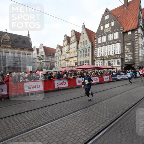 05.10.2025 - 20. swb-Marathon Bremen Yannick Fuchs http://msf.ph/oto/9289871 05.10.2025 10:47:29 Ziel 9244, 9428, 10319, 10637, 10667, 10951, 11498, 11705, 11742 meine-sportfotos.de
