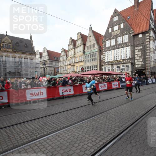 05.10.2025 - 20. swb-Marathon Bremen Yannick Fuchs http://msf.ph/oto/9289882 05.10.2025 10:47:31 Ziel 9244, 10319, 10637, 10667, 10951, 11498, 11742 meine-sportfotos.de