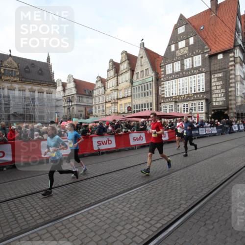 05.10.2025 - 20. swb-Marathon Bremen Yannick Fuchs http://msf.ph/oto/9289891 05.10.2025 10:47:32 Ziel 9244, 10319, 10667, 10951, 11498, 11742 meine-sportfotos.de