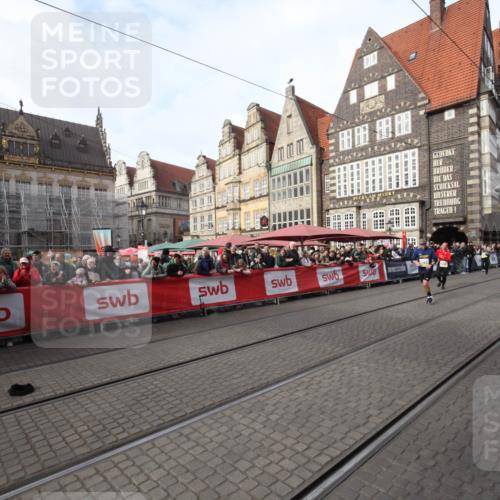 05.10.2025 - 20. swb-Marathon Bremen Yannick Fuchs http://msf.ph/oto/9289979 05.10.2025 10:48:03 Ziel 9240, 10266, 11187 meine-sportfotos.de