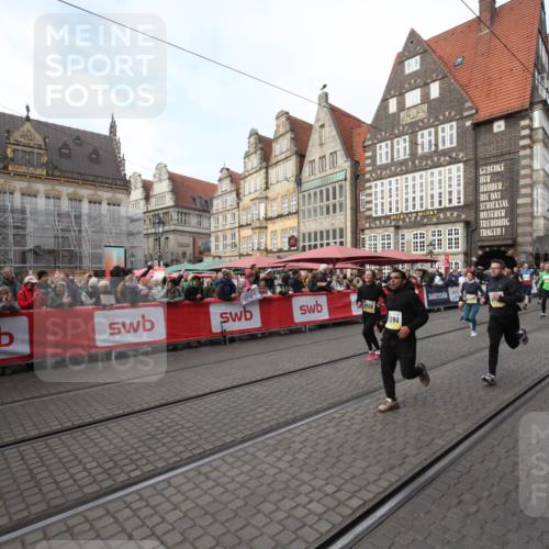 05.10.2025 - 20. swb-Marathon Bremen Yannick Fuchs http://msf.ph/oto/9290380 05.10.2025 10:49:28 Ziel 9206, 9233, 9435, 9555, 9708, 10118, 10519, 10673, 11319, 11487, 11598, 11672 meine-sportfotos.de