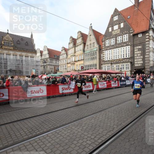 05.10.2025 - 20. swb-Marathon Bremen Yannick Fuchs http://msf.ph/oto/9290507 05.10.2025 10:49:53 Ziel 9218, 9369, 9696, 9761, 9889, 10346, 10781, 11091 meine-sportfotos.de