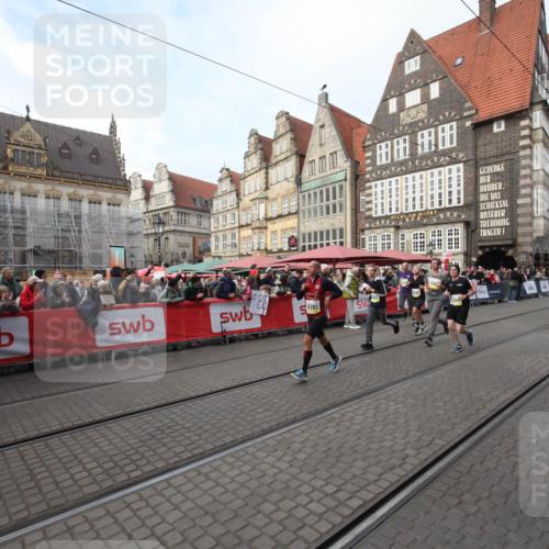 05.10.2025 - 20. swb-Marathon Bremen Yannick Fuchs http://msf.ph/oto/9290519 05.10.2025 10:49:55 Ziel 9218, 9369, 9696, 9761, 9889, 10159, 10346, 11091, 11749 meine-sportfotos.de