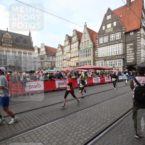 05.10.2025 - 20. swb-Marathon Bremen Yannick Fuchs http://msf.ph/oto/9290653 05.10.2025 10:50:19 Ziel 9579, 9689, 10022, 10356, 10400, 10443 meine-sportfotos.de