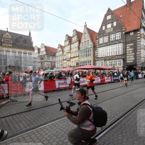 05.10.2025 - 20. swb-Marathon Bremen Yannick Fuchs http://msf.ph/oto/9290689 05.10.2025 10:50:29 Ziel 8866, 9740, 10066, 10537, 10638, 11022, 11239, 11241, 11254, 11298, 11344, 11460, 11531, 11740 meine-sportfotos.de