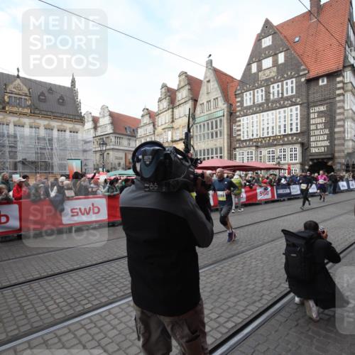 05.10.2025 - 20. swb-Marathon Bremen Yannick Fuchs http://msf.ph/oto/9290735 05.10.2025 10:50:37 Ziel 9267, 9299, 9337, 9986, 10199, 10251, 11466 meine-sportfotos.de