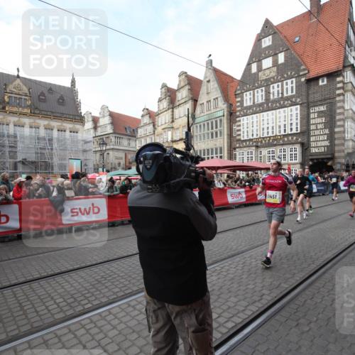 05.10.2025 - 20. swb-Marathon Bremen Yannick Fuchs http://msf.ph/oto/9290790 05.10.2025 10:50:47 Ziel 9230, 9658, 9742, 9832, 9969, 10043, 10279, 10479, 11451, 11543, 11661 meine-sportfotos.de