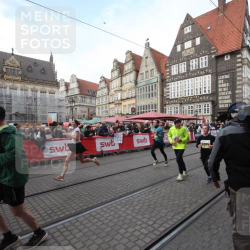 05.10.2025 - 20. swb-Marathon Bremen Yannick Fuchs http://msf.ph/oto/9290958 05.10.2025 10:51:10 Ziel 9256, 9287, 9416, 9894, 10206, 10226, 10669, 11279, 11573 meine-sportfotos.de