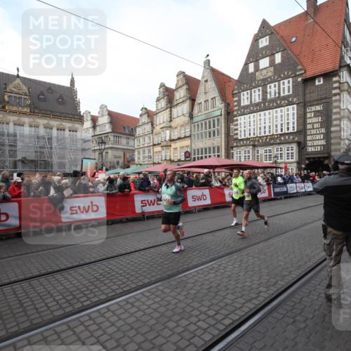 05.10.2025 - 20. swb-Marathon Bremen Yannick Fuchs http://msf.ph/oto/9291034 05.10.2025 10:51:44 Ziel 8333, 9259, 9268, 10716, 11484 meine-sportfotos.de