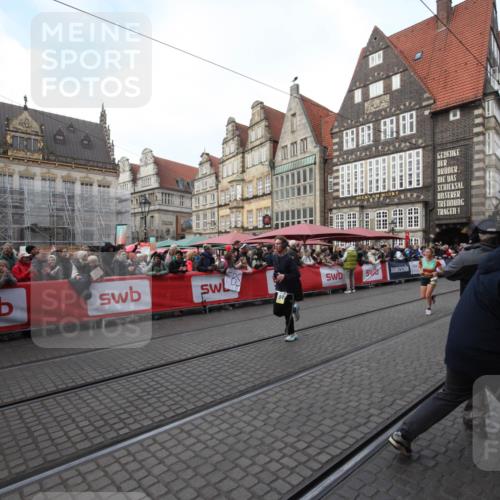 05.10.2025 - 20. swb-Marathon Bremen Yannick Fuchs http://msf.ph/oto/9291054 05.10.2025 10:51:48 Ziel 9259, 9506, 10436, 10968, 11689, 11696 meine-sportfotos.de