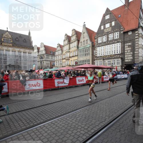 05.10.2025 - 20. swb-Marathon Bremen Yannick Fuchs http://msf.ph/oto/9291057 05.10.2025 10:51:49 Ziel 9004, 9259, 9506, 10436, 10968, 11689, 11696 meine-sportfotos.de