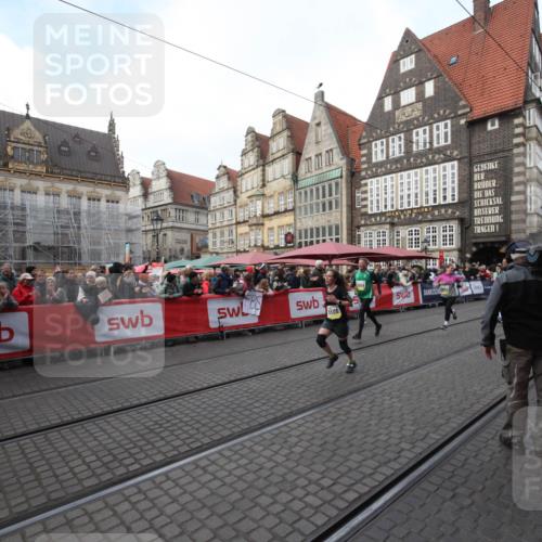05.10.2025 - 20. swb-Marathon Bremen Yannick Fuchs http://msf.ph/oto/9291076 05.10.2025 10:51:52 Ziel 9004, 9506, 10968, 11361, 11689, 11696 meine-sportfotos.de