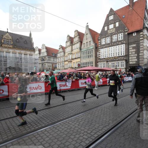 05.10.2025 - 20. swb-Marathon Bremen Yannick Fuchs http://msf.ph/oto/9291084 05.10.2025 10:51:53 Ziel 9004, 9506, 10968, 11361, 11689, 11696 meine-sportfotos.de