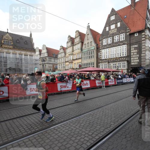 05.10.2025 - 20. swb-Marathon Bremen Yannick Fuchs http://msf.ph/oto/9291091 05.10.2025 10:51:55 Ziel 9004, 11080, 11361 meine-sportfotos.de